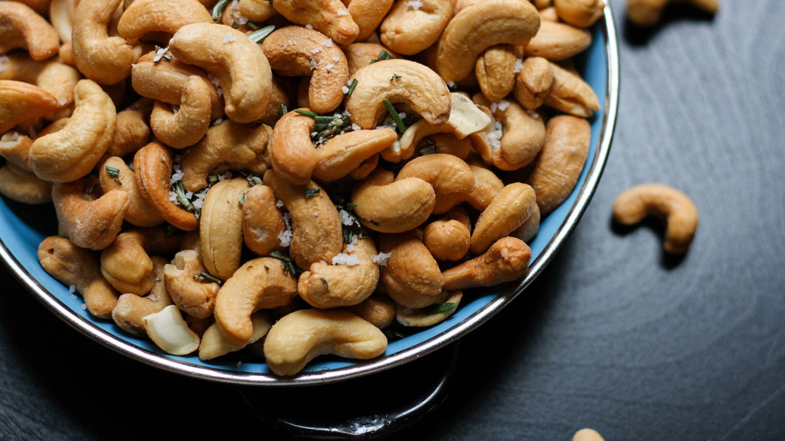 Cashew nuts in a bowl