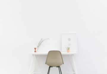 minimalism desk and chair